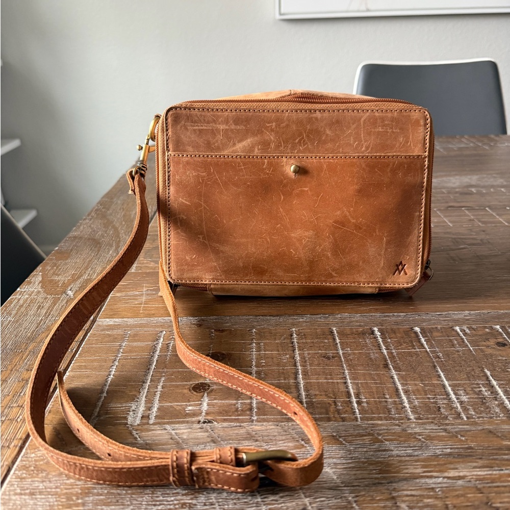Leather Crossbody Bag in Cognac Brown
